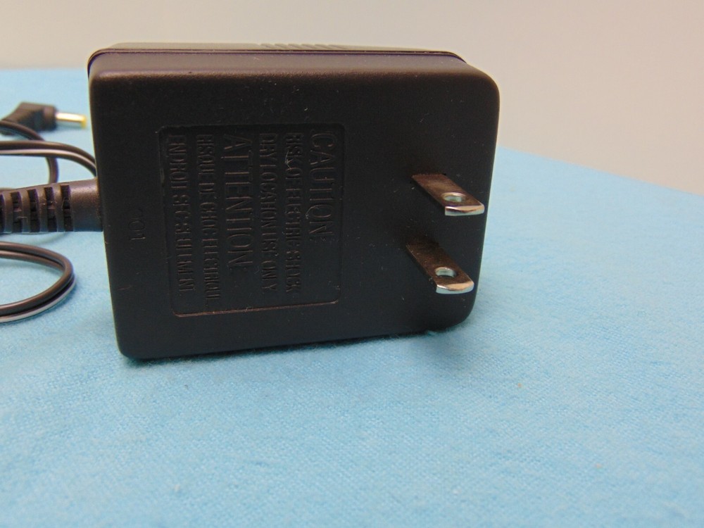 Sony AC-T46 9V 600mA AC Power Adapter