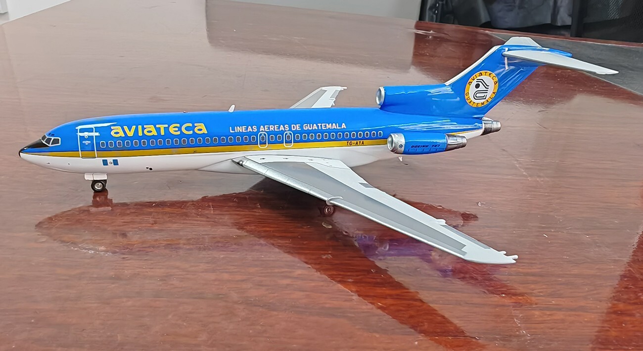1:200 IF200 Aviateca - Boeing 727-173C TG-AYA w/ Stand