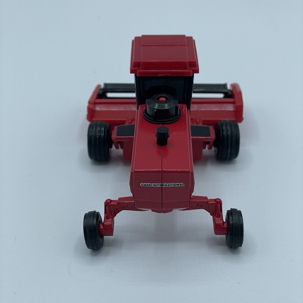 ERTL 1/64 Scale Case International 8840 Self-Propelled Windrower