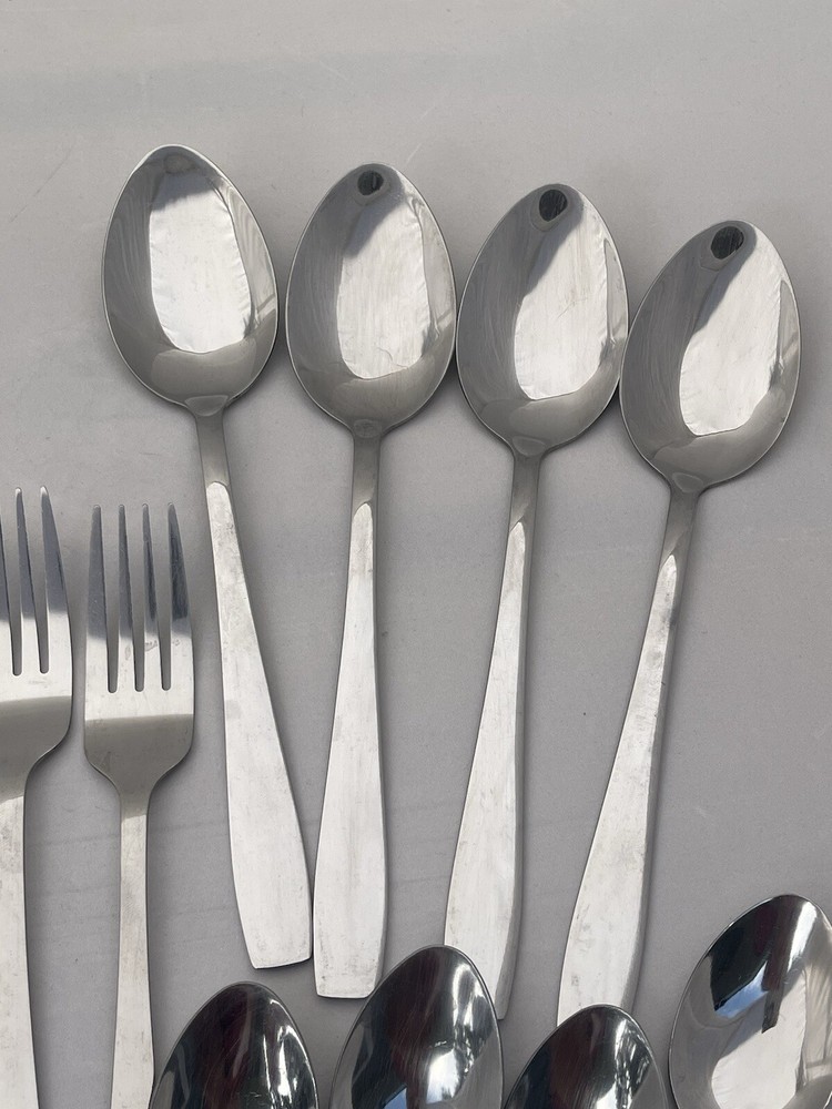Unbranded Stainless Steel Flatware Set Plain Smooth 20 Piece See Size Bigger