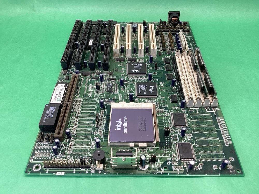 Socket 7 Motherboard 94137-2 & Pentium A80502-75 CPU & RAM - UNTESTED