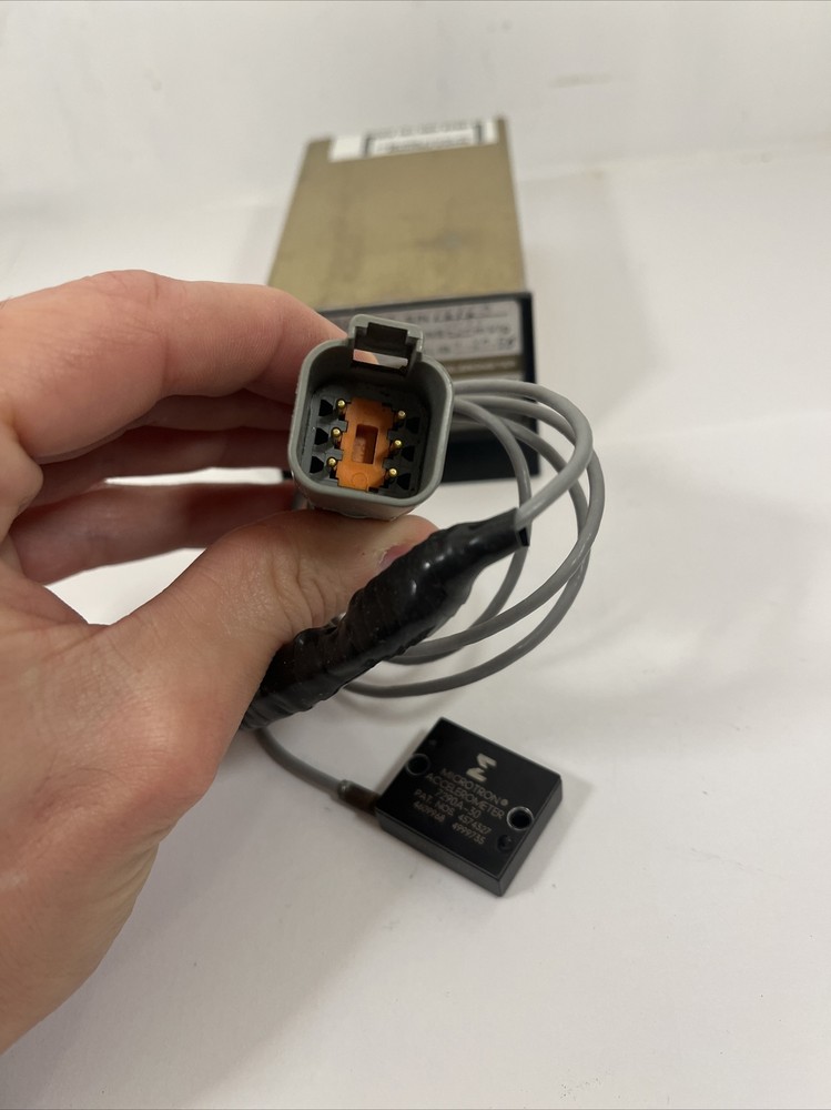 ENDEVCO MICROTRON 7290A-30 VARIABLE CAPACITANCE ACCELEROMETER