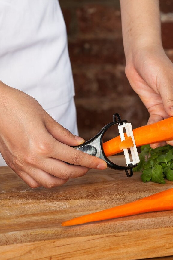 Super Sharp Ceramic Blade Fruit and Vegetable Peeler
