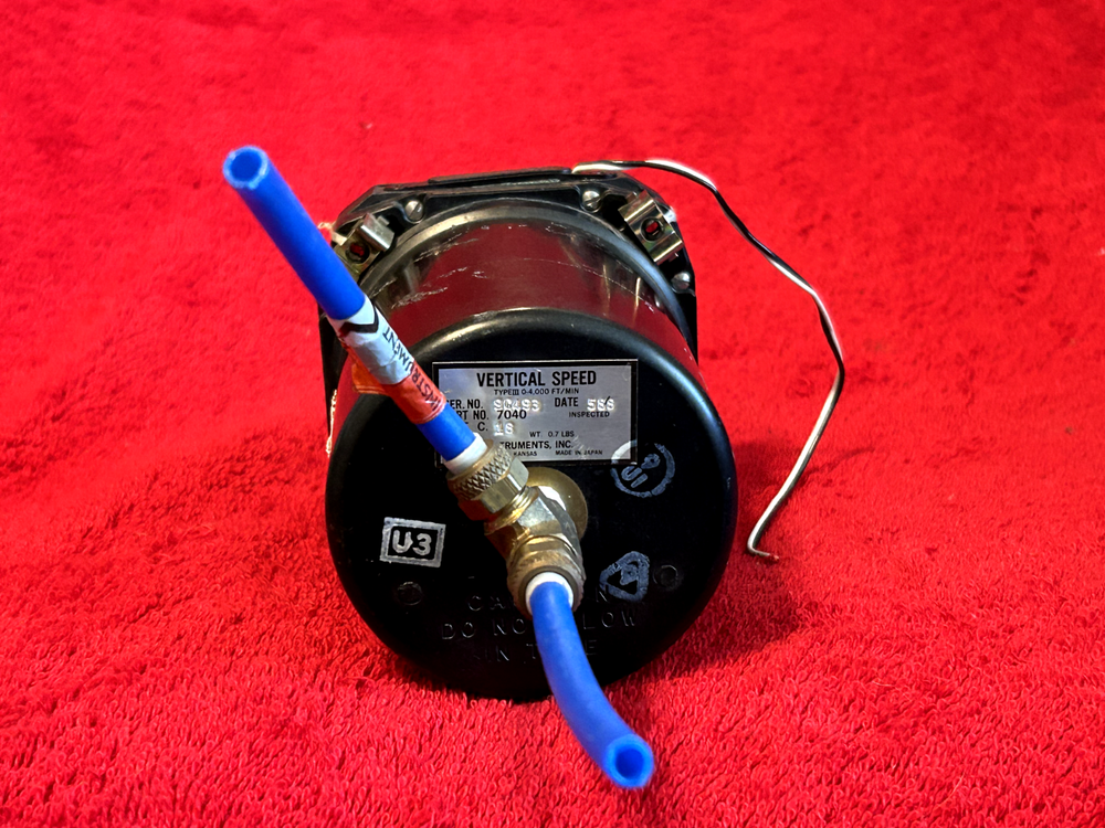 UNITED INSTRUMENTS LIGHTED VERTICAL SPEED INDICATOR P/N 7040-C18 BEECHCRAFT