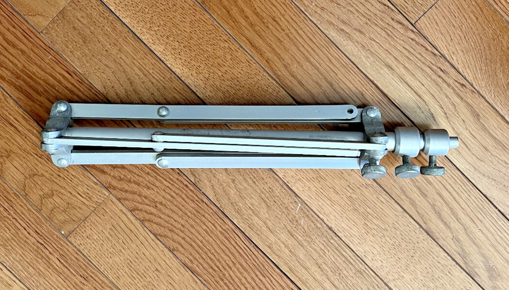Small Aluminum Light Stand 42" max height