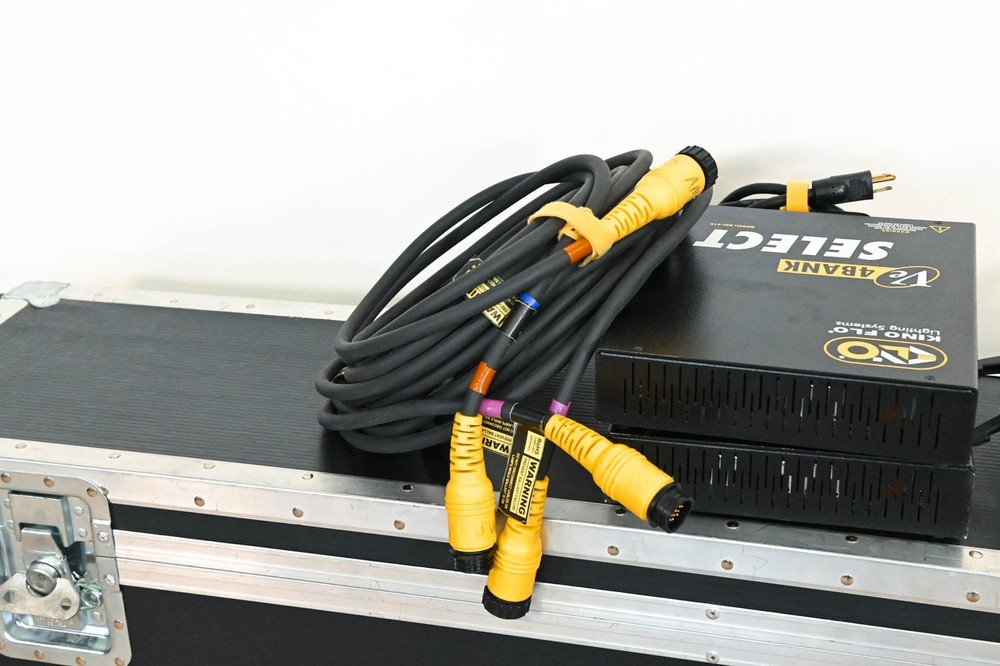 Kino Flo Select 4Bank 2-Light Gaffer Kit CG01T05