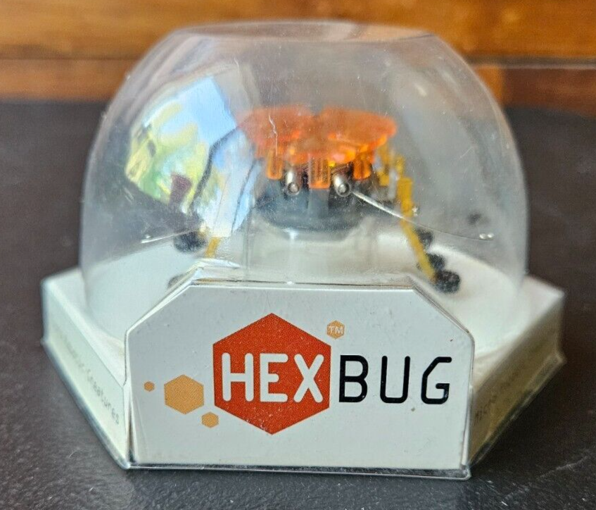 HEXBUG ALPHA. HEX BUG, MICRO ROBOTIC CREATURE. 2007 INNOVATION FIRST. RADIOSHACK