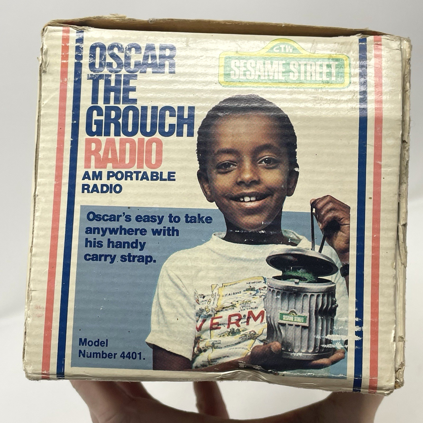 Vintage Sesame Street Oscar the Grouch Trash Can AM Transistor Radio 1970s w/Box