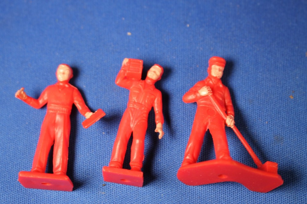 O - S - O-27 Plastic Figures - 5 Warehouse Workers