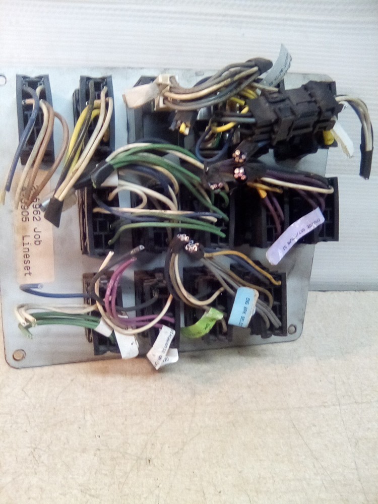 2006 International 9200 Dash Switch Panel 245962, A-3905