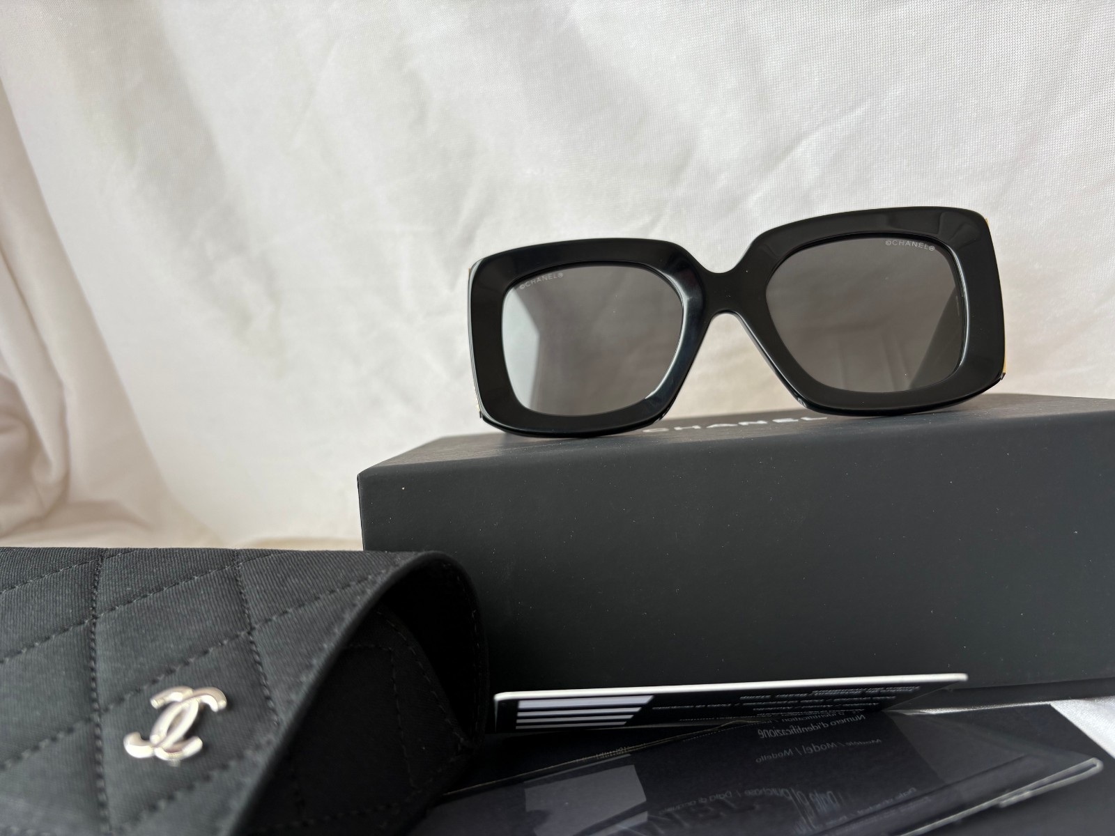 😊Authentic CHANEL 5435 POLARIZED BLACK & WHITE RECTANGLE SUNGLASSES