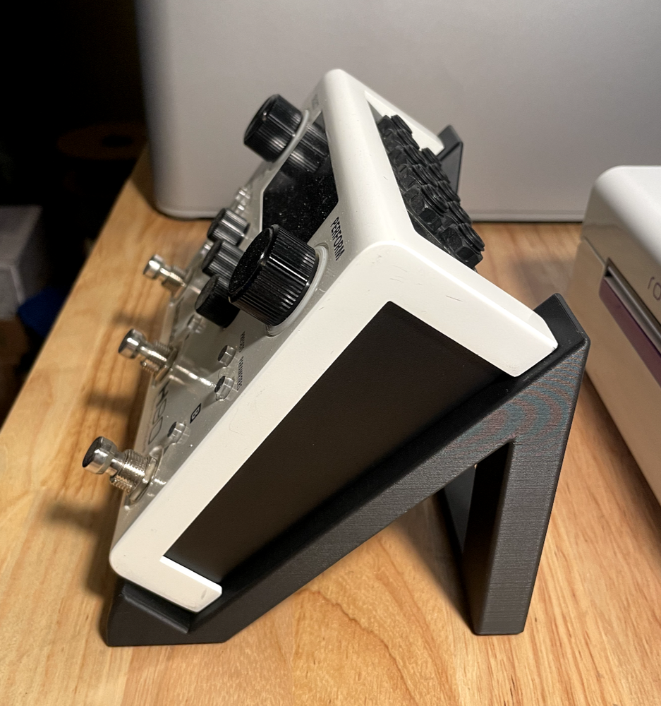 7" Guitar / Synth Effects Pedal Tabletop Stand - 45º- 3d Printed - Black Finish