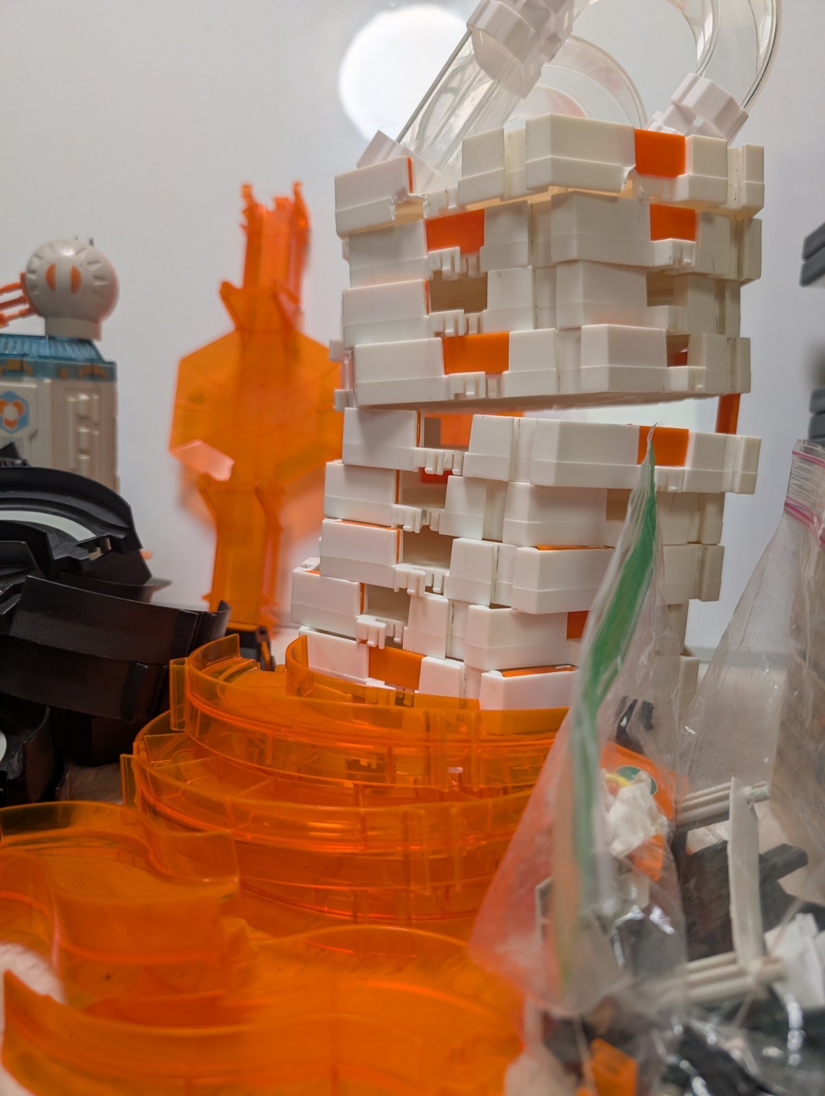 Lot Of HEXBUG Habitat Elevation Playset Zipline Tracks Accessories 10 Nano Bugs