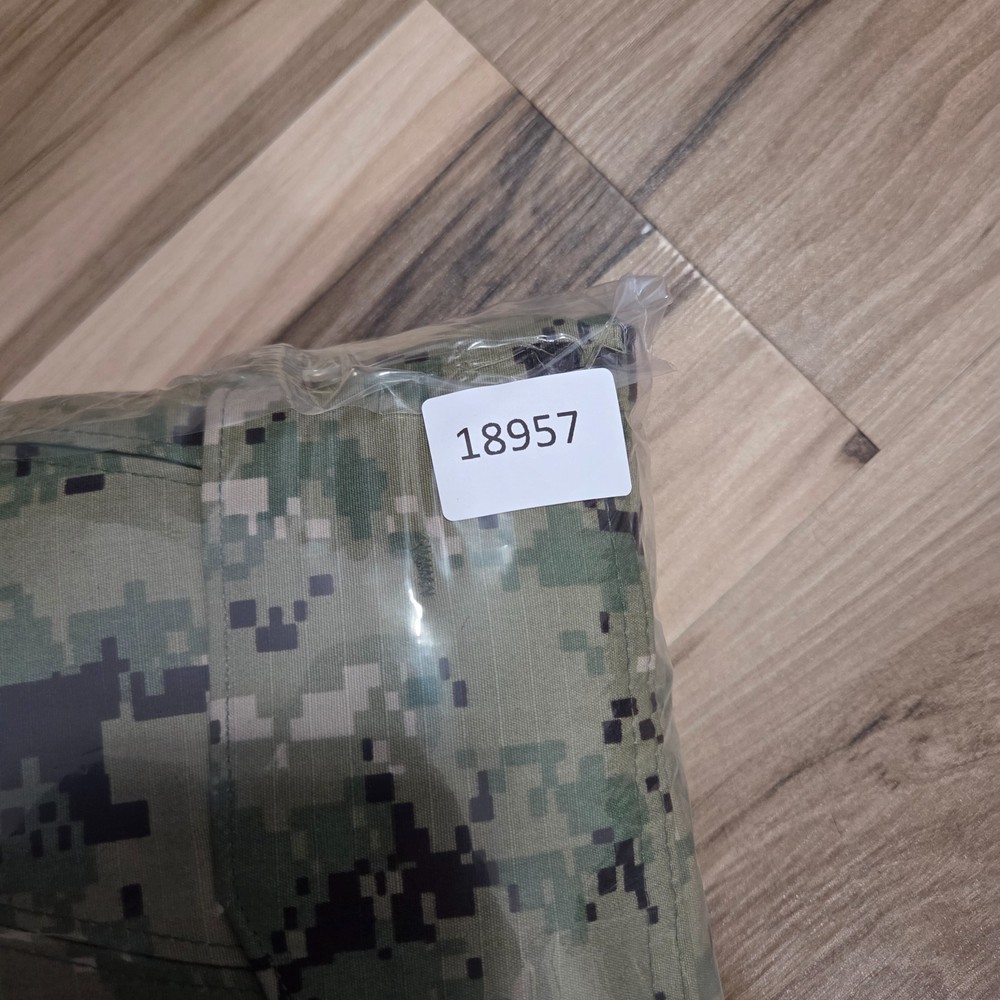 US Navy Nwu Type III Green Digital Trousers Size Medium Regular