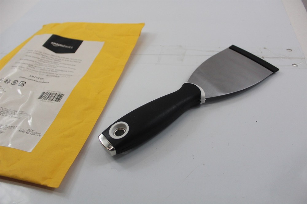 Putty Knife Stiff Nylon Handle with 3" wide Blade