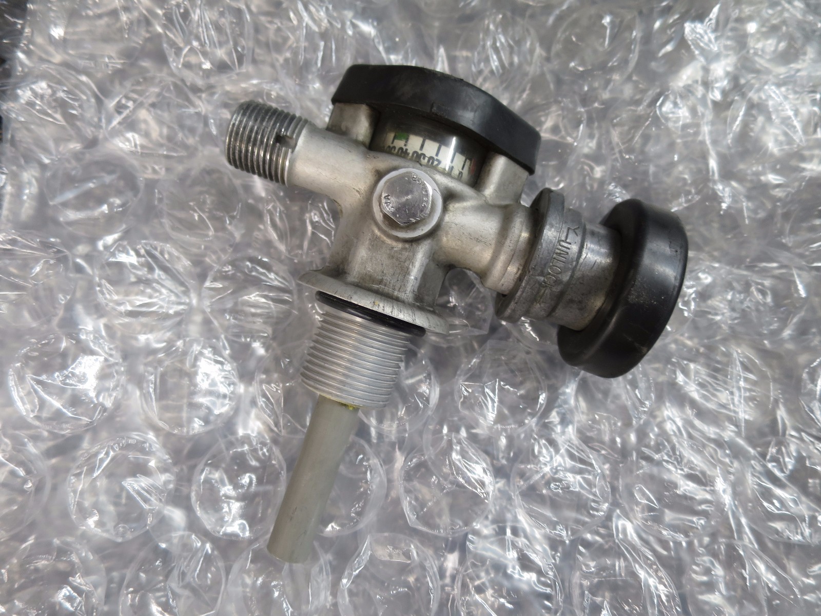 Hi Pressure Air Tank SCBA Valve Regulator. Threads is larger than standard Valve