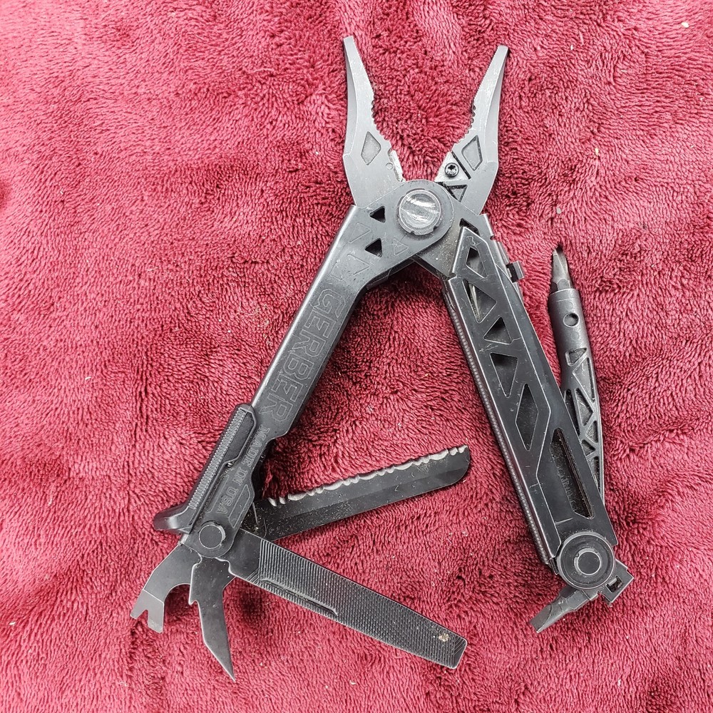 🔪 Gerber Center-Drive Multi-Tool w/ Bit Set And Black Nylon Horizontal Sheath