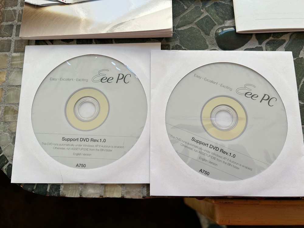 Asus Eee PC Windows XP Edition disks, booklets, start guide