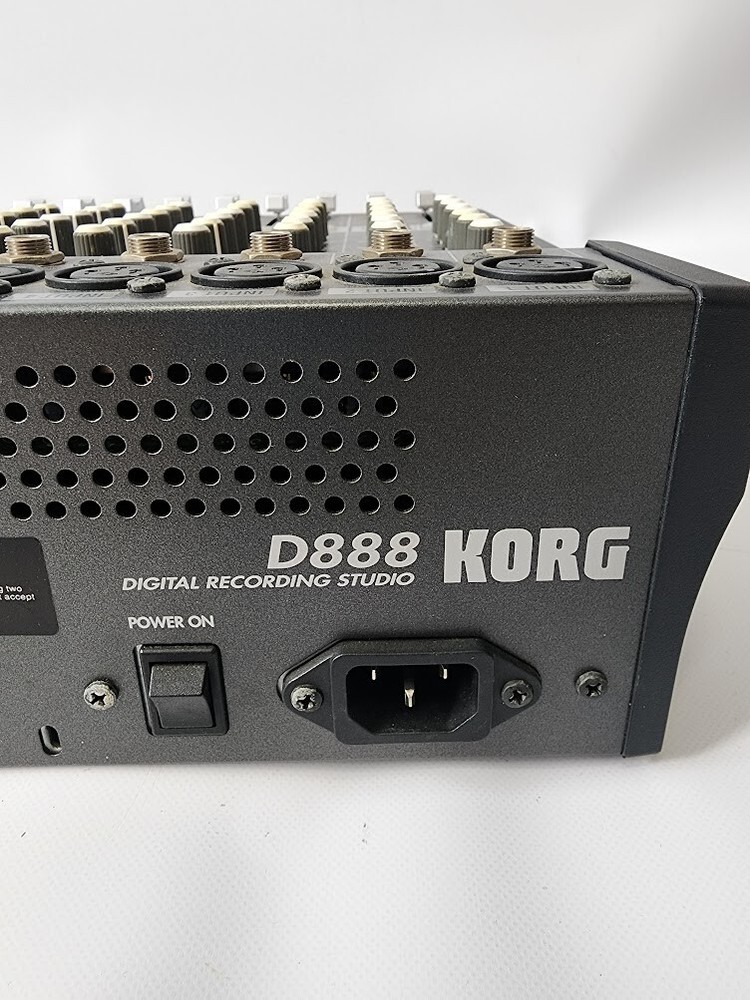 KORG D888 Digital Recording Studio Multi Track Recorder