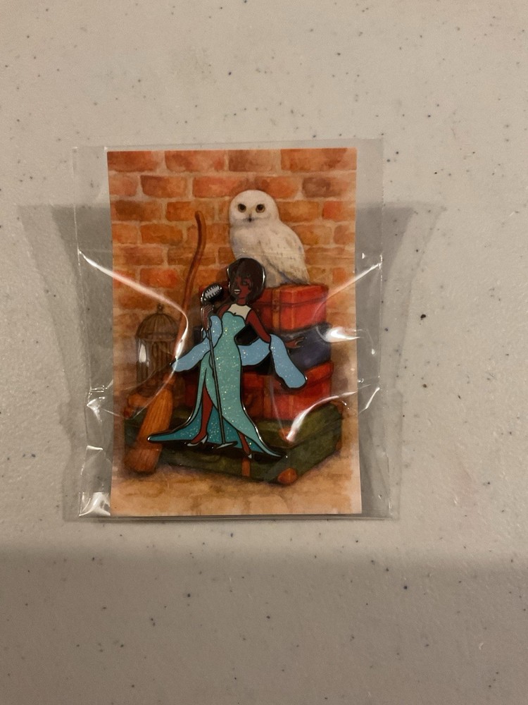 Harry Potter Singing Witch Pin Wizarding Trunk Rare
