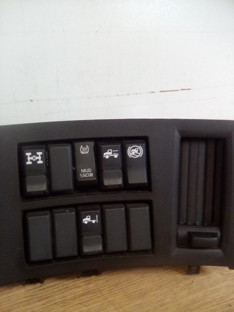 Volvo VNL 82756001 Dashboard Switch Panel