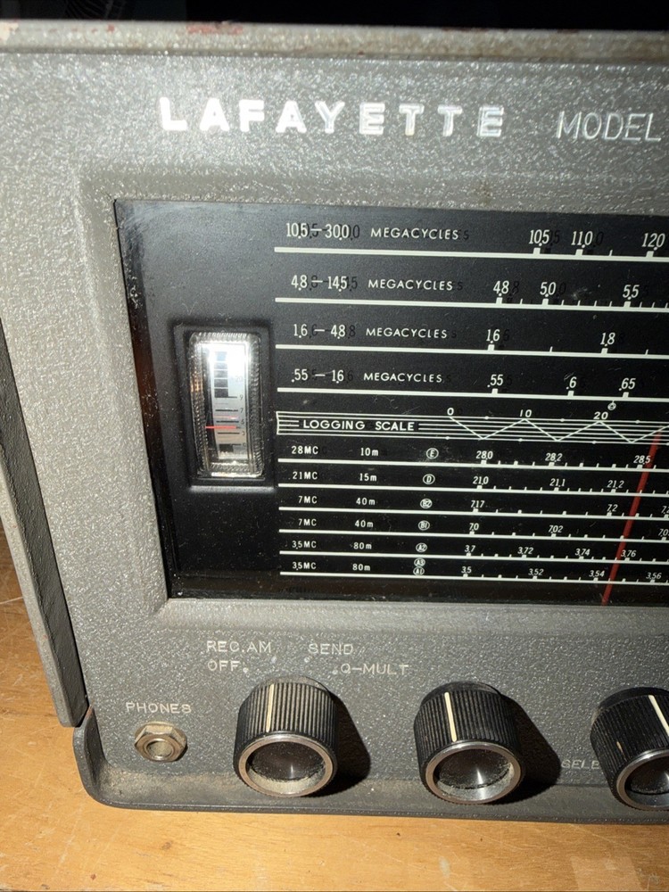 Lafayette Model KT-320 S.W. / Communications Receiver. Powers On -Untested