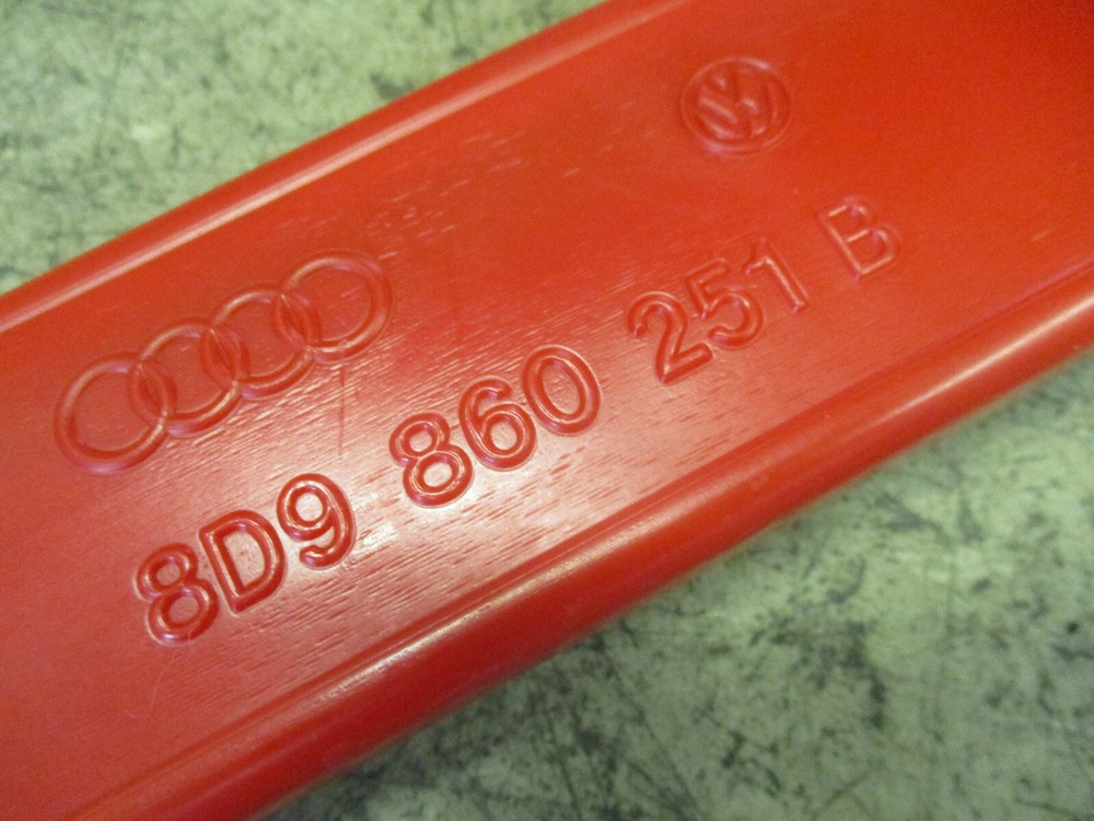 ORIGINAL warning triangle Audi VW SEAT ŠKODA breakdown triangle 8D9860251B