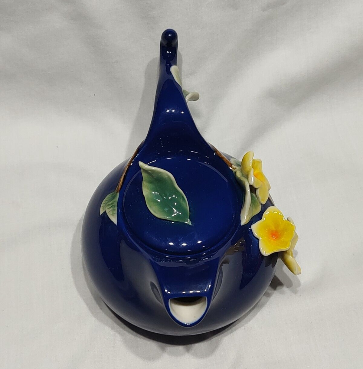 Sorelle Fine Porcelain Cobalt Blue Yellow Jasmine Flower Teapot 3.75"h x 6.25"L