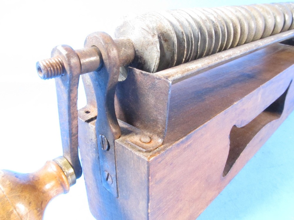 as-is uncommon hand cranked wet grinder for wood carving gouges tools 20 sizes