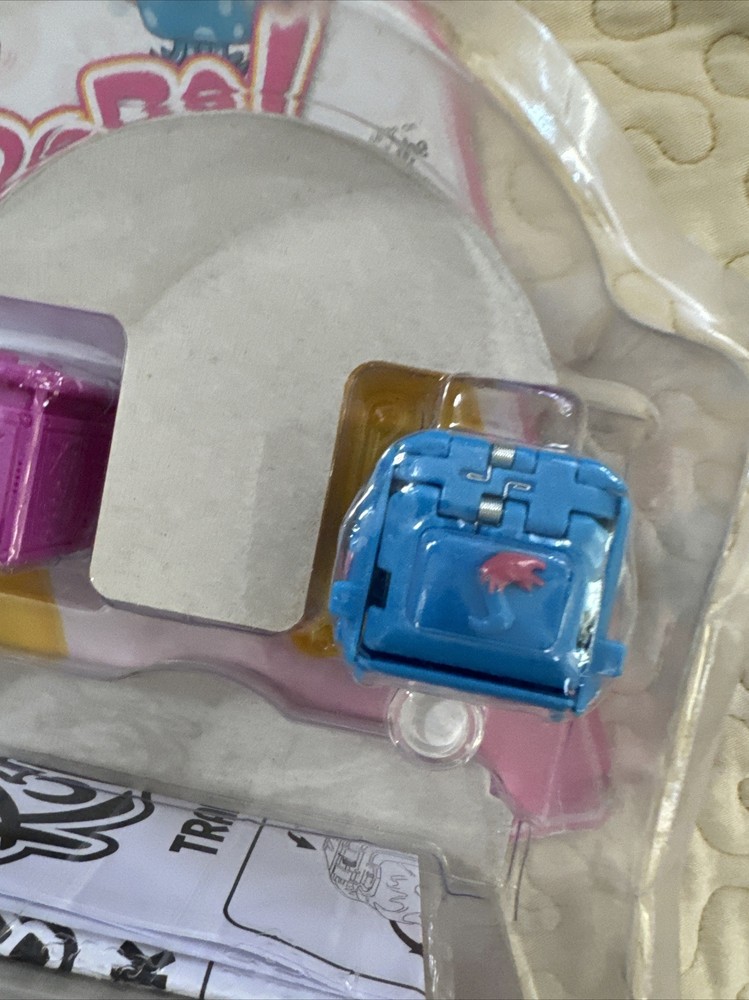 Kuroba Dolphiconda vs Training Cube Collectible Battle Pack