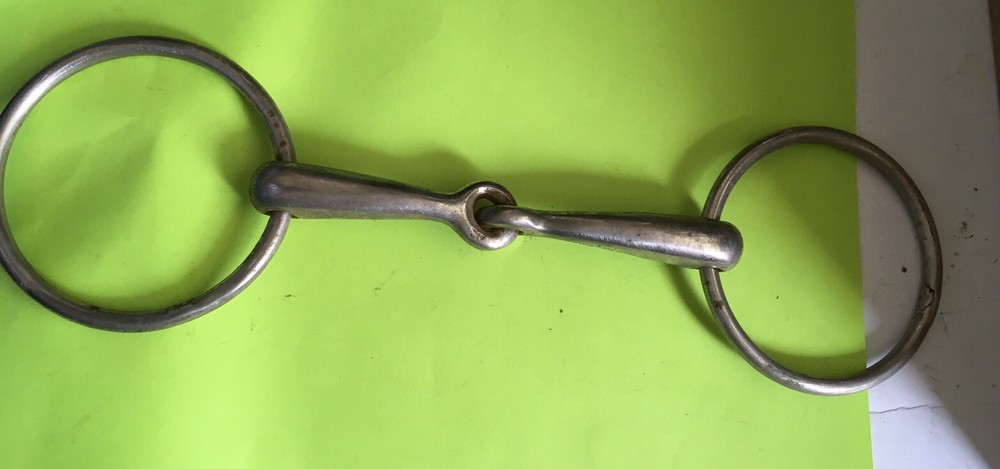 *PRE-OWNED* STAINLESS-LARGE RING SNAFFLE BIT-5 1/4" INSIDE WIDTH-FREE SHIPPING*