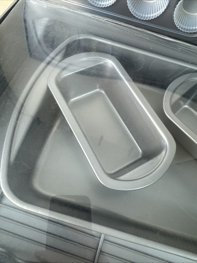 Crate&Barrel Cupcake/Muffin Bakeware Set