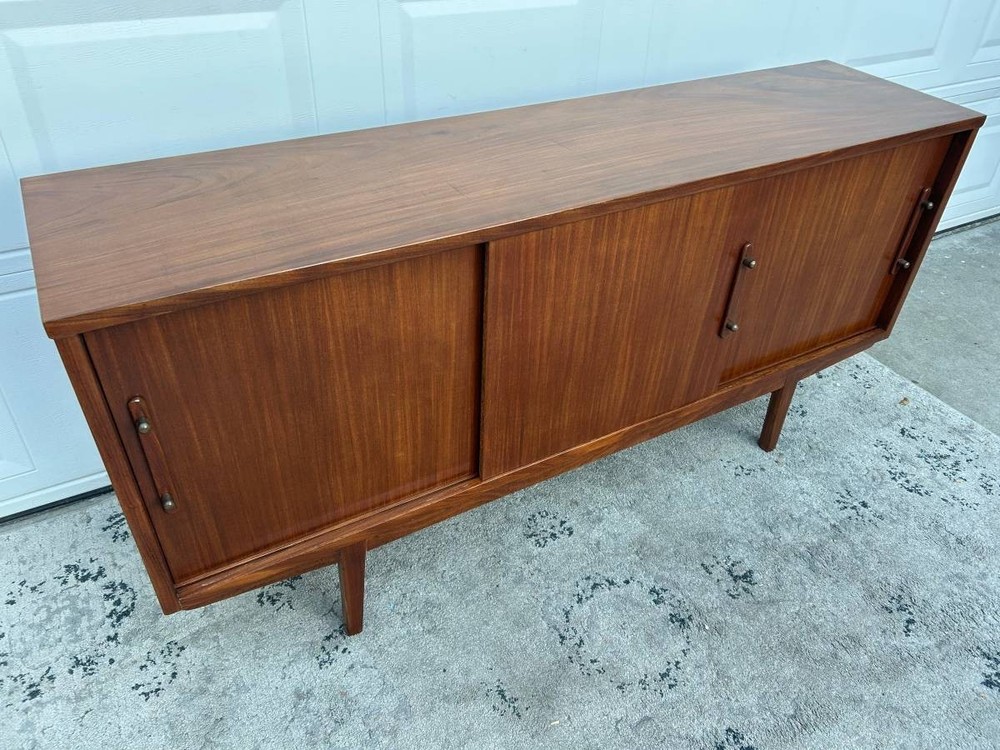 Mid Century Modern Credenza/Sideboard/Buffet