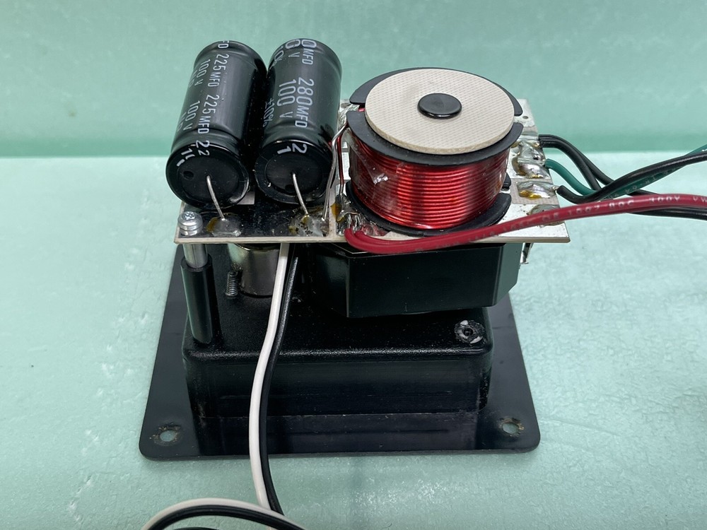 AVEX 2-way Speaker Crossover with Input Panel, Connector, and Wiring A