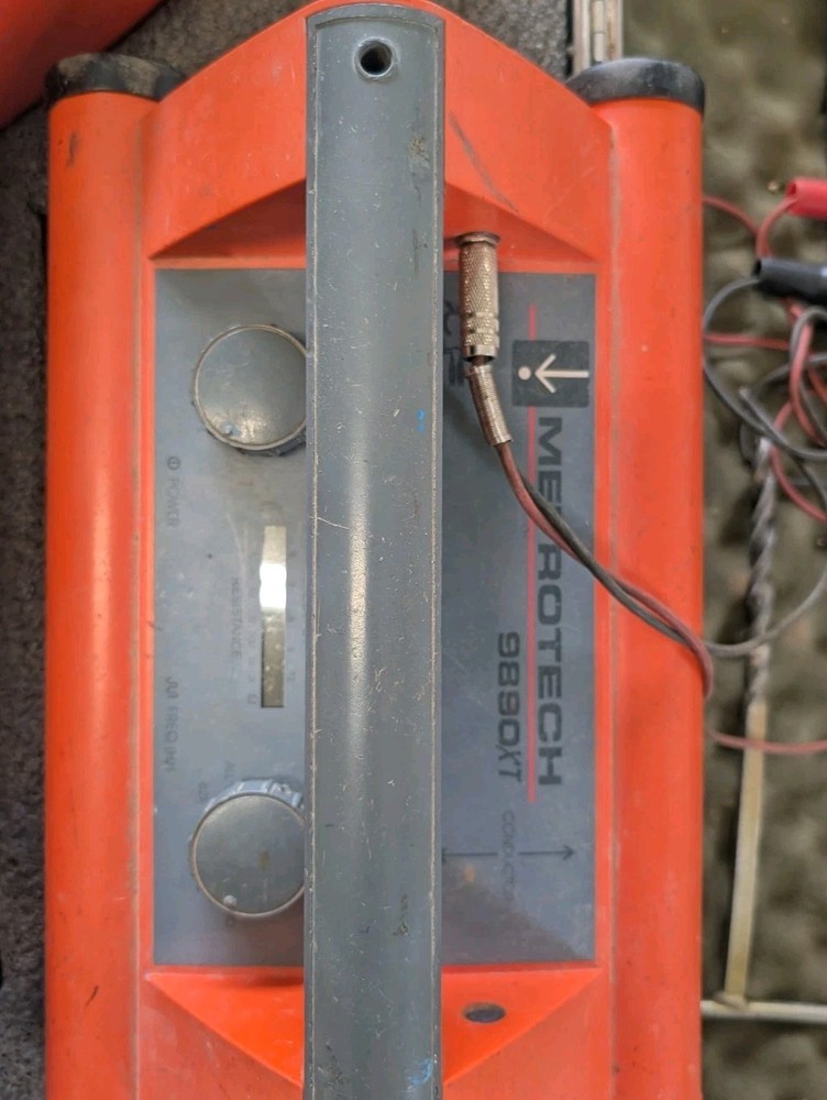 Metrotech 9800XT Underground Pipe Cable Locator