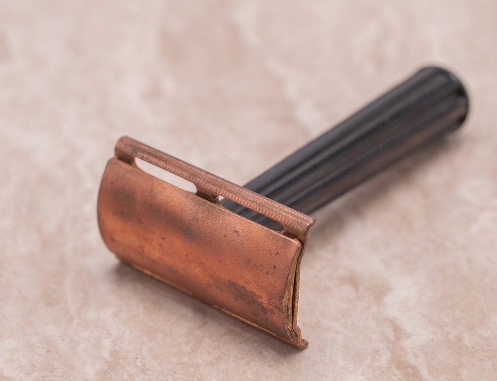 1940s - Gillette Tech DE Double Edge 3 Piece Razor - Bakelite Handle