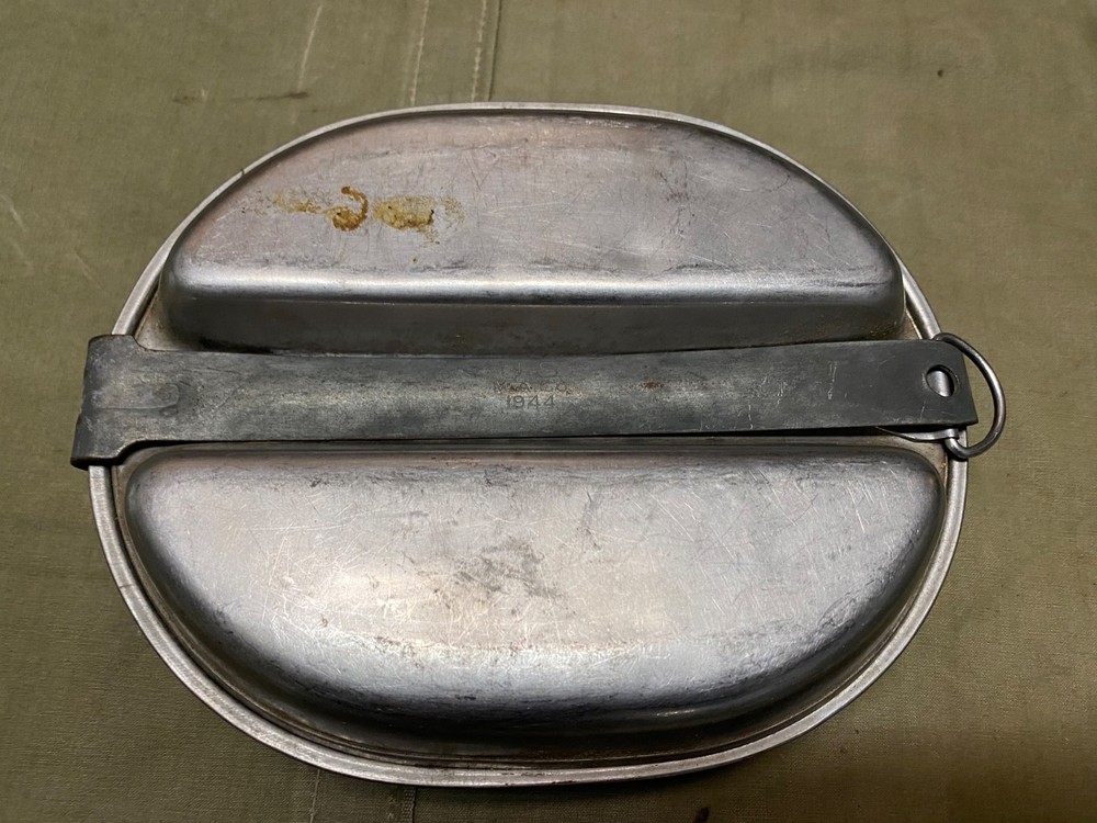 ORIGINAL WWII US ARMY & MARINE INFANTRY M1942 MESS KIT-DATED 1944, MACO