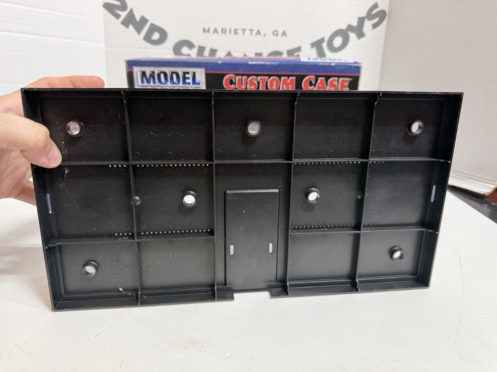 Model Maker Custom Case 1/18