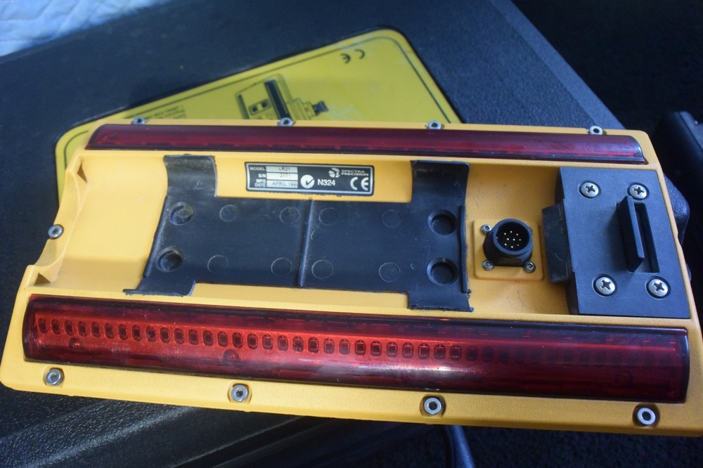 Trimble Laser Screed Receiver Model LR21 with Cable & Carrying Case