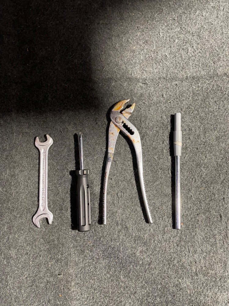 OE Geniune BMW E30 Toolbox Tools, Wrench, Screwdriver, Pin & Spanner