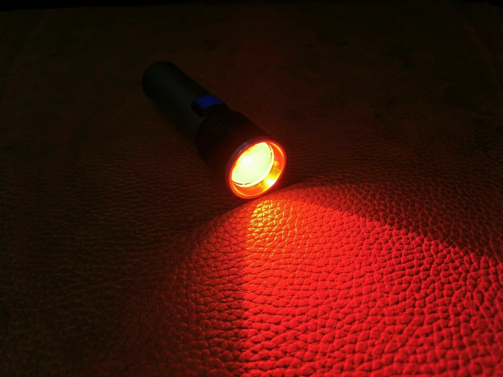 670nM USB Deep Red Light LED Flashlight Against Deteriorating Eyesight