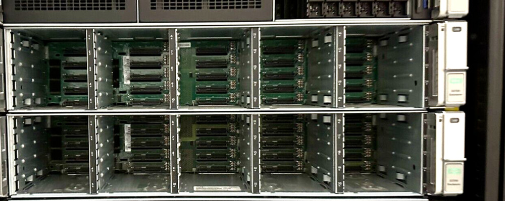 HP StorageWorks D3700 25-Bay 2.5" SAS Disk Array QW967A – With Rail kit