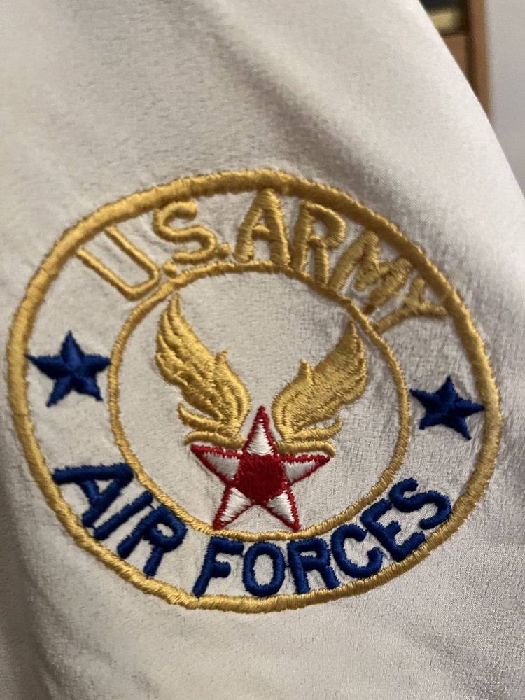 Early WW2 US Army Air Forces White Silk Scarf Embroidered Insignia 28"x32"