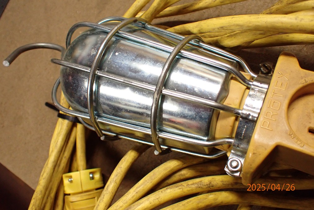 OLDER DANIEL WOODHEAD CO. PROTEX TROUBLE DROP LIGHT LAMP