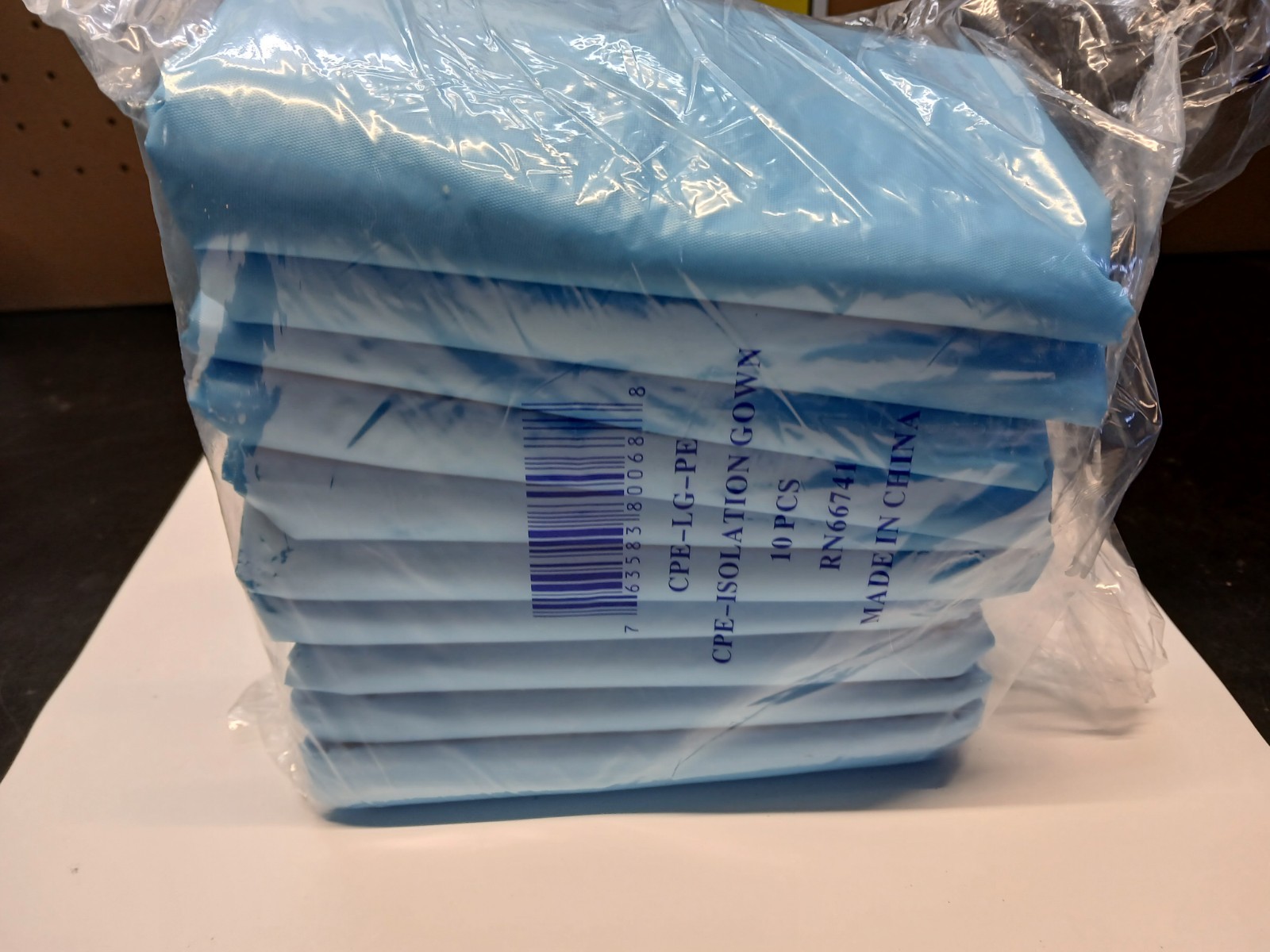 SAFETYLAND LARGE SIZE DISPOSABLE BLUE APRONS. 10 PACK NEW IN BAG !
