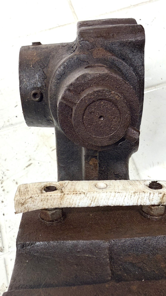E143 Cast Iron Bracket Gear is Stuck Mounts 2" x 2"