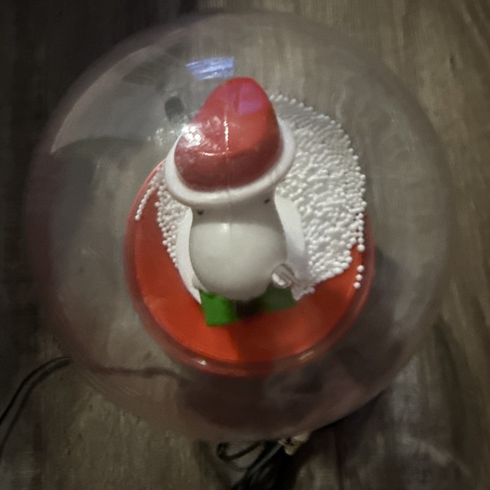Snoopy Electric Snow Globe