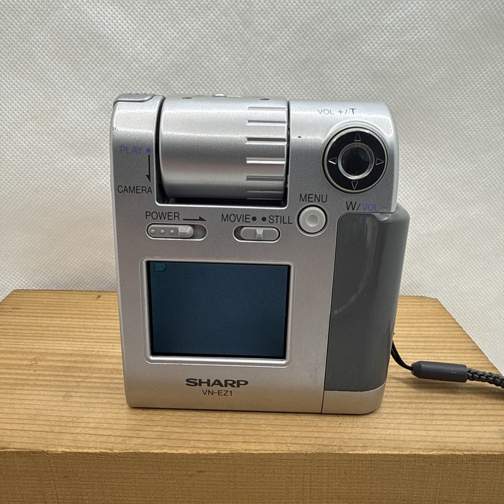Sharp VN-EZ1H Digital Recorder Camera MPEG-4 Vintage + Memory Card & Reader