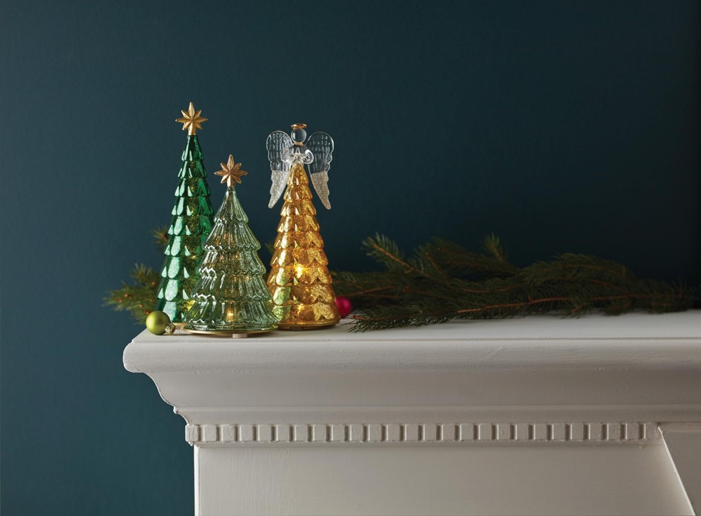 RADIANT LIGHT LIT TREE