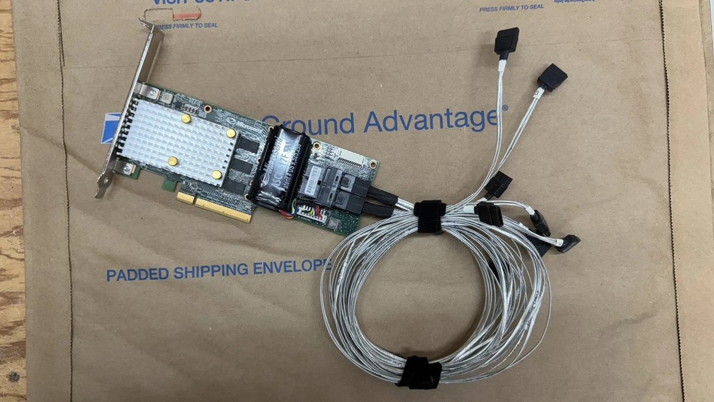 Adaptec / Microchip SmartRAID 3162-8i - 12G SAS/SATA PCIe Gen 3 RAID Adapter
